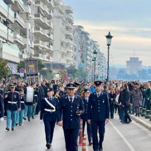 Τα Άγια Θεοφάνεια, μια από τις πιο λαμπρές γιορτές της Χριστιανοσύνης, με τον αγιασμό των υδάτων και τη νίκη του φωτός απέναντι στο σκοτάδι, σηματοδοτούν την πνευματική αναγέννηση του ανθρώπου.